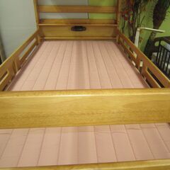 R433 国産 関家具 3段ベッド、天然木、ライト・マットレス付、幅108cm 美品