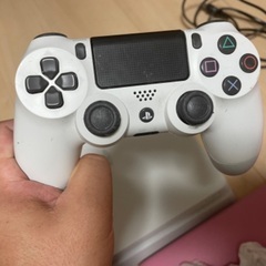 お話中】PS4ホワイト1TB【箱無し、本体、コントローラー、ACケーブルのみ】