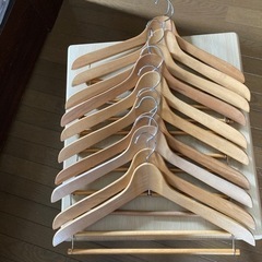 木製ハンガー