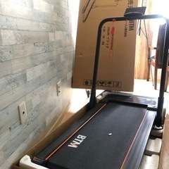 BTW製　折りたたみ式　ランニングマシン　ブラック