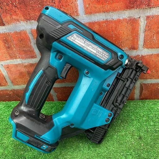 マキタ makita PT353DZ 本体のみ 18V 充電式ピンタッカー【リライズ野田愛宕店】【店頭取引限定】【中古】ITOXX0ZTS0Q2 マキタ makita PT353DZ 本体のみ 18V 充電式ピンタッカー【リライズ