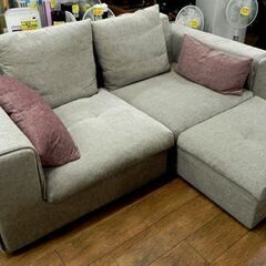 LIVING HOUSE. 2.5人掛け ソファ ファブリック グレー×ボルドー 幅：約215㎝ フェザー クッション オットマン付き 札幌市 厚別区