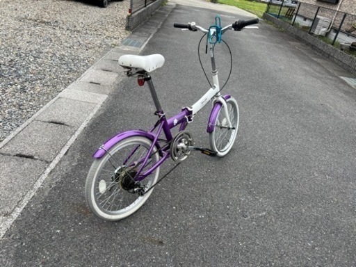 20インチ‼️オシャレ 折り畳み自転車‼️ホワイトレタータイヤ‼️LED