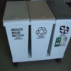 [お取引中です] <----3連式ゴミ箱　3個セットゴミ箱　中古品