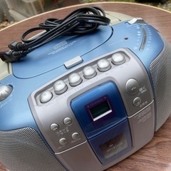 青いラジオカセット