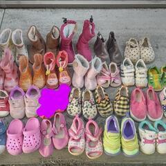 ベビー～幼児靴と婦人靴100円セール