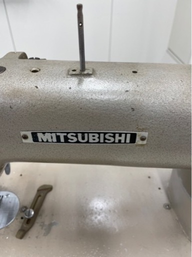 数十万円する　革用ミシン　ミシン糸セット　※希望の方に皮加工薬品(ニスなど)1台--W1200×D530×H730（mm)