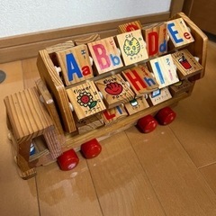 知育玩具 木のおもちゃ トラック ひらがな 英語 アルファベット 木製