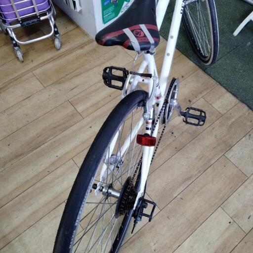 売り切れました! クロスバイク ルノー white 6段変速 整備済