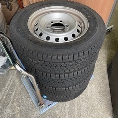 スタッドレスタイヤホイール 195/70/R15 LT