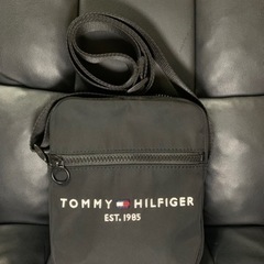 【ネット決済・配送可】ショルダーバッグ❗️【TOMMY HILF...