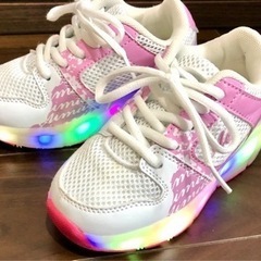 ローラーシューズ　LED 光る靴