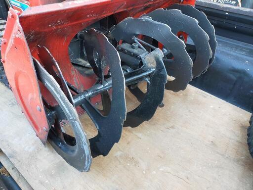 商談中です。札幌 エンジン始動確認 配達可能 ヤナセ除雪機 88FS2