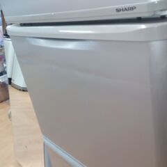 G5470 下段棚板ヒビ割れ/正面へこみ,傷有り 冷蔵庫 SHARP SJ-WA35B 2015年