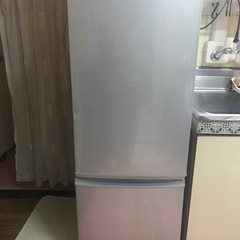シャープ冷蔵庫　167Ｌ　扉は右開き、左開き調節可能。