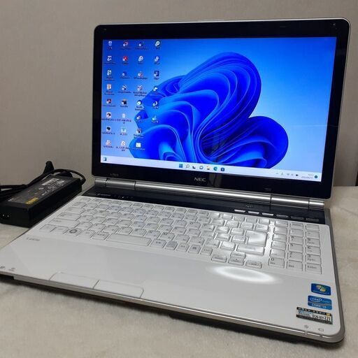 【取引中です】NEC　LaVie　15インチ　クリスタルホワイト　i5　SSD搭載　Wi-Fi　ブルーレイ　Windows11　②