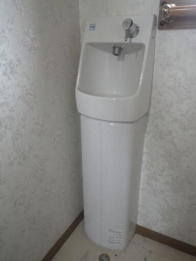 TOTO 壁埋め込み手洗器 一式 L570 (給水管、配水管、カバー、取り付け金具 ) ハンドル式単水栓 床排水・壁給水