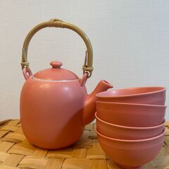 【値下げしました】桜色　和風ティーポット　湯呑み茶碗4つ付