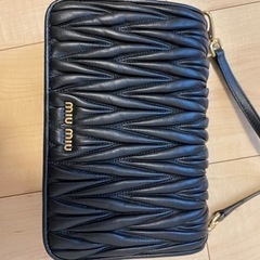 miumiu黒ショルダーバッグ売ります