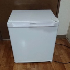1ドア冷蔵庫(タンスのゲン、TQ-0146WH) 本体と取…
