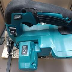 マキタ18V 125mmバッテリー２個、充電器付 充電式防じんマルノコ KS513DZ   