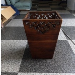 木彫りのゴミ箱