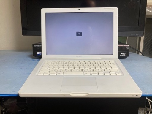 APPLE MAC book model No:a1181 (インテルMAC 13インチ)中古、起動確認後ＯＳ消去済み本体＋電源アダプター現状渡しです。