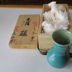 青磁　花瓶　（桐箱入り）