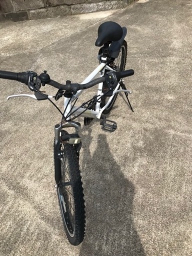 白の自転車