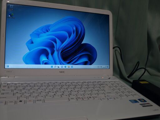 取引中　NEC Lavie Core i5 / 8GB/ 500GB キャリングケース付