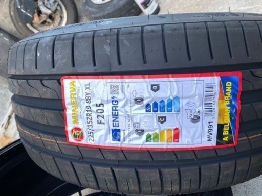 美品❗️
iPhone XR Z34 純正ホイール リヤ2本