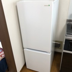 小型　冷凍冷蔵庫　ホワイト　YRZ-F15E1