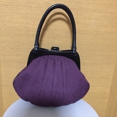 くらい紫のバッグ