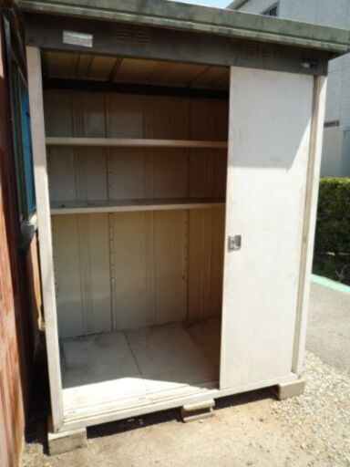 新品稲葉物置 途中まで組立バラシ