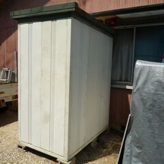 イナバ　中型物置　中古