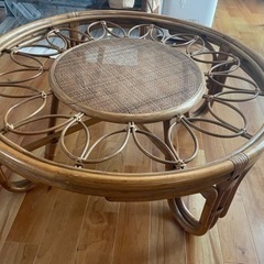 籐の円形ローテーブル　アンティークテーブル
