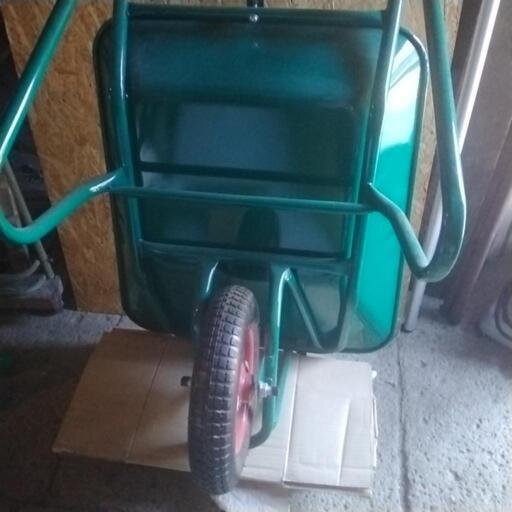 とても丈夫な 一輪車 浅型