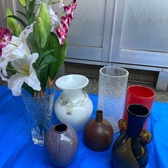 花瓶7個と造花