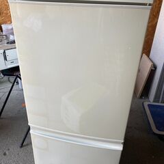 W1204　シャープ　１３７L　2ドア冷蔵庫　2013年　