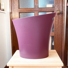 紫のゴミ箱