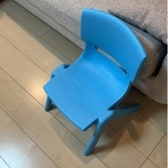 子供用椅子ブルー