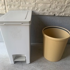 【無料】ふた付きゴミ箱と丸ゴミ箱