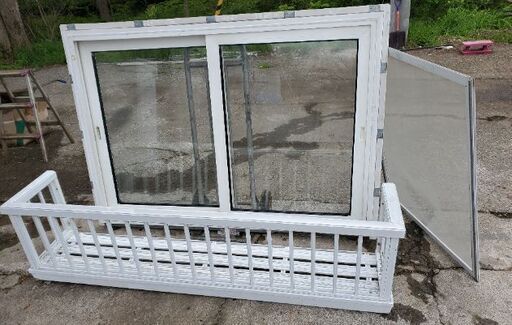 窓 引き違い窓 サッシ 窓枠 棚付き窓格子
