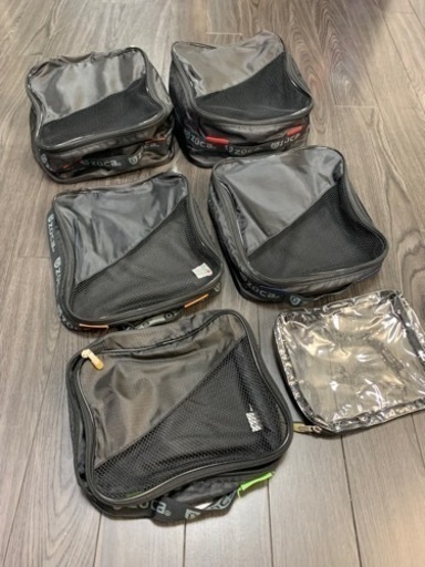 zuca ズーカのトラベルキャリーケース/シルバーブラック/レインカバー