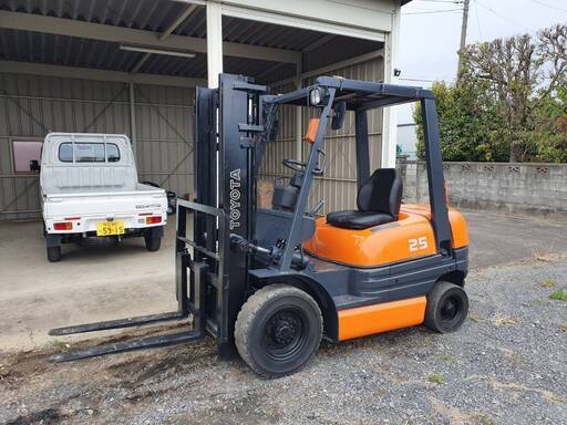 トヨタ　フォークリフト 2.5トン  6FG25  塗装済　ガソリン車　値引き交渉受け付けます