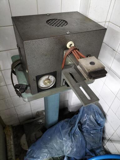 革焼き機、バッグの、持ち手やコバ面を処理する機械