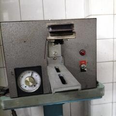 革焼き機、バッグの、持ち手やコバ面を処理する機械