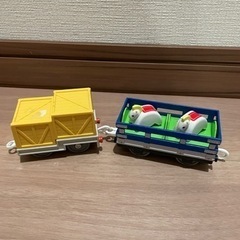 トーマス　プラレール　仕掛けのある貨車セット　ぐらぐらお馬さん