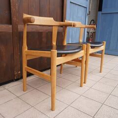 PPモブラー社のHans.J.Wegner(ハンス.J.ウェグナー)デザイン、PP58アームチェア2脚セットです。ウェグナーが座り心地を追及した椅子「PP58」ラスト ダイニングチェア。名作北欧家具CE114
