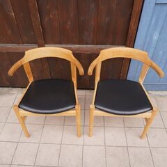 PPモブラー社のHans.J.Wegner(ハンス.J.ウェグナー)デザイン、PP58アームチェア2脚セットです。ウェグナーが座り心地を追及した椅子「PP58」ラスト ダイニングチェア。名作北欧家具CE114